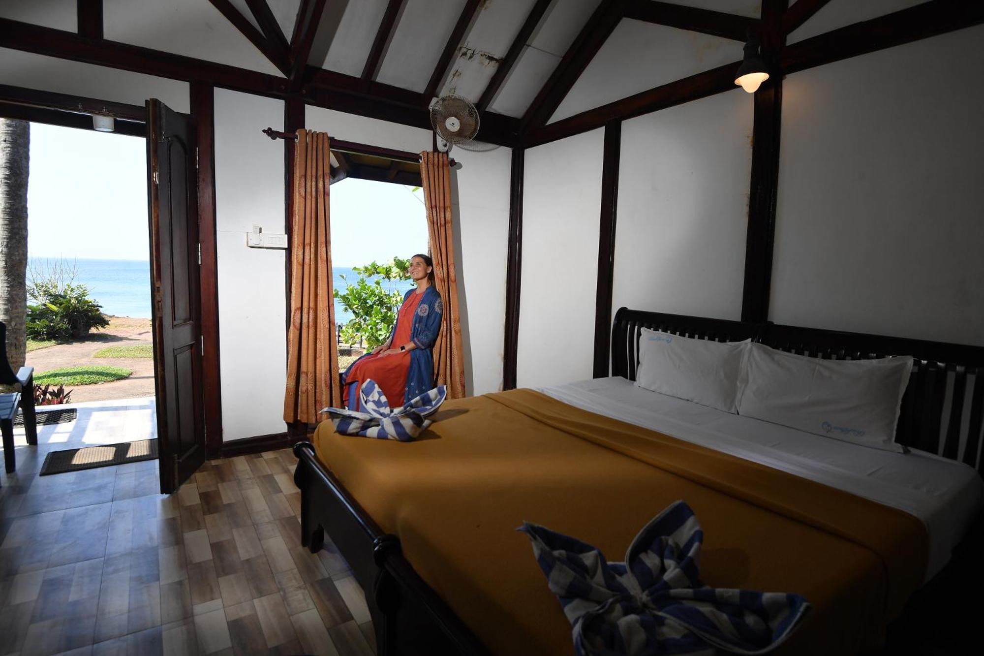 Blue Water Beach Resort Varkala Exteriör bild